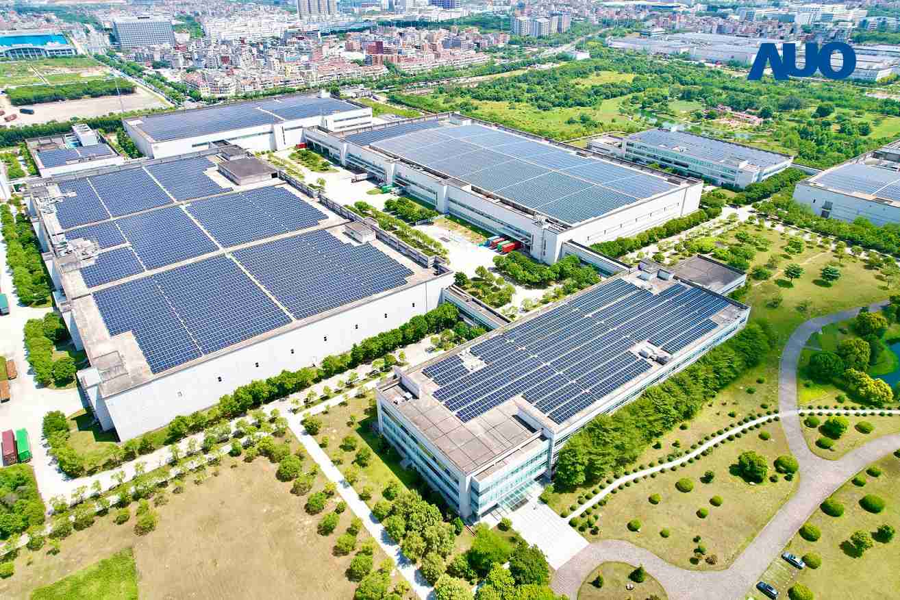 918.COM厦门推动智能制造同时，，透过绿电创能纵深推进绿色转型，，，，厂区全屋顶铺设太阳能光伏板，，，，每年太阳能发电 2,600多万度